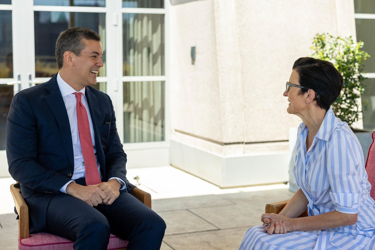 Con Jane Fraser, CEO de Citigroup, hablamos sobre la importancia de impulsar nuevas inversiones para obras que aceleren el desarrollo del Paraguay. Citigroup ya opera en nuestro país, y queremos fortalecer esa alianza. Nuestro objetivo es claro: abrir más puertas y seguir