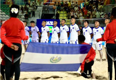 Rucks1Daniel's tweet photo. Nuestra #SelectaPlayera pierde en su debut en #MundialFutbolPlaya en Seychelles pero con hidalguía y presencia ante el campeón.
#Brasil 3 #ElSalvador 1
#DequesePuedesePuede https://t.co/Yb9Yi0ZiBE