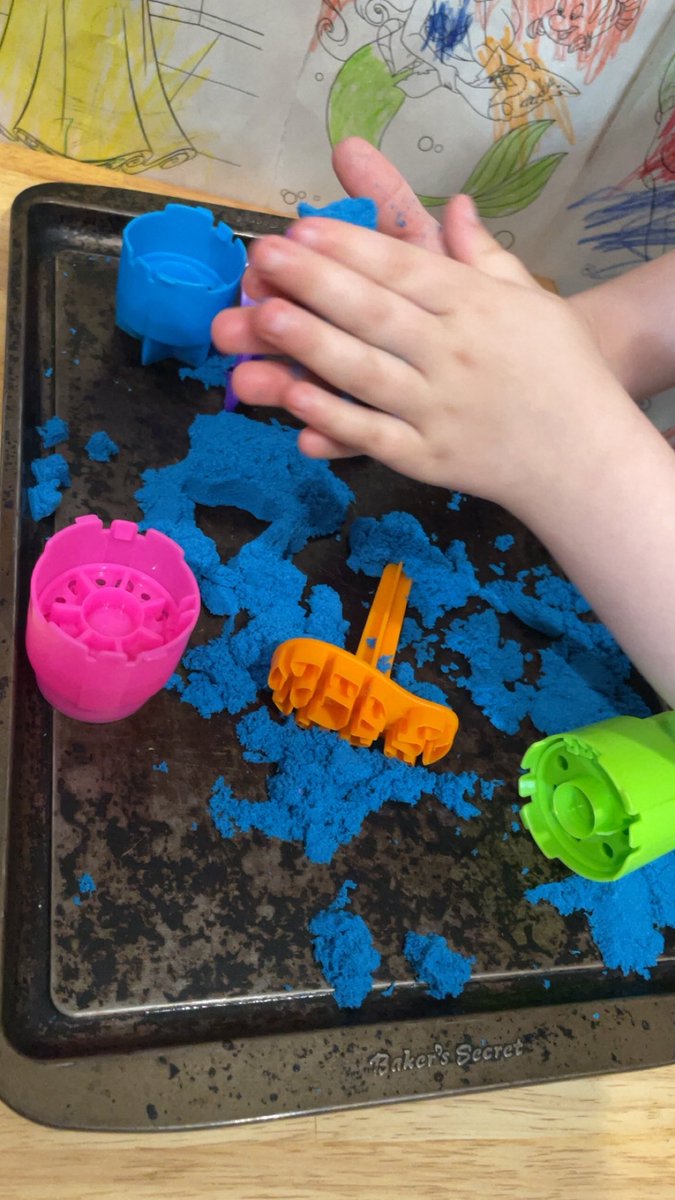 Almost all kids love kinetic sand! 🏰