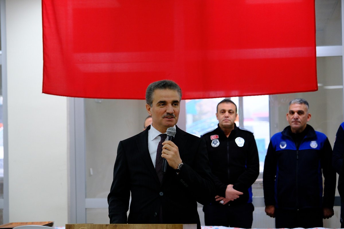 bakikara2929's tweet photo. 🏭👷 İstihdamın temelini attık

Gümüşhane Valimiz Sayın Aydın Baruş'un teşrifleri, Gümüşhane Milletvekilimiz Sayın Celalettin Köse, Gümüşhane Üniversitesi Rektörümüz Sayın Prof. Dr. Oktay Yıldız, Şiran Kaymakamımız Sayın Mehmet Alperen Başkapan, Kelkit Belediye Başkanımız Sayın Ünal Yılmaz, Siyasi Parti Temsilcilerimiz, Kurum Müdürlerimiz ve hemşerilerimizin katılımı ile kıymetli hemşerimiz Mehmet Demirci'nin sahibi olduğu Aselmop şirketi ve  Belediyemiz işbirliğinde Şiran Fabrikasının temel atma törenini gerçekleştirdik. Temeli atılan fabrikanın ilçemize hayırlı uğurlu olmasını temenni ediyor, istihdam mücadelemize tüm gücümüzle devam ediyoruz. Herşey Şiran için.