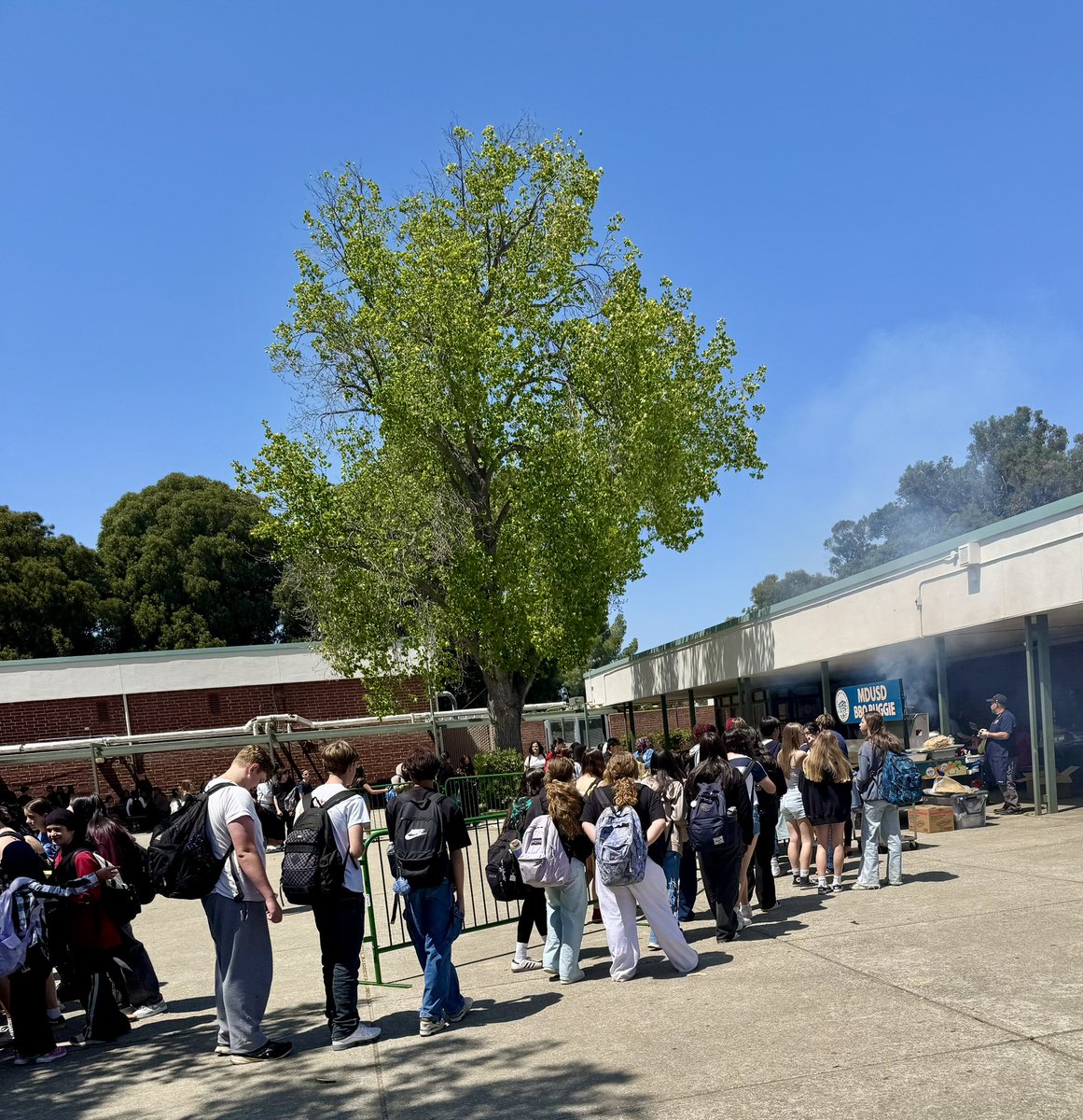 MustangsPHMS's tweet image. Happy School Lunch Heroes Day! Thank you to @MDUSD_FNS for yesterday’s BBQ Buggie visit and everything you do for our students every day! @MtDiabloUSD