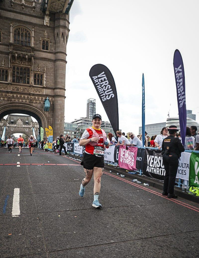 TVAirAmb's tweet image. This week’s #FridayFundraiser celebrates the seven incredible people who ran for @TVAirAmb in the @LondonMarathon raising £16,430! 🚁
The 2026 marathon ballot has closed but there’s still chance to register your interest in one of our charity spaces: bit.ly/42T3U35