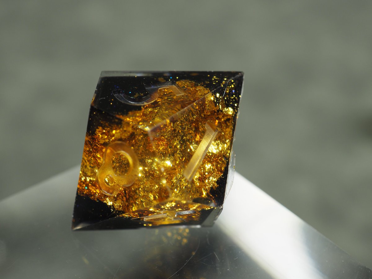 How much gold glitter is too much gold glitter? There is never enough gold glitter!! These Geode Dice still need sanding and inking.
(Ad)
#dnd #handmadedice #dnd5e #epoxy #resin #rpg #ttrpg #diceset #würfel #d20 #dice #pnp #pnpde #pf2e