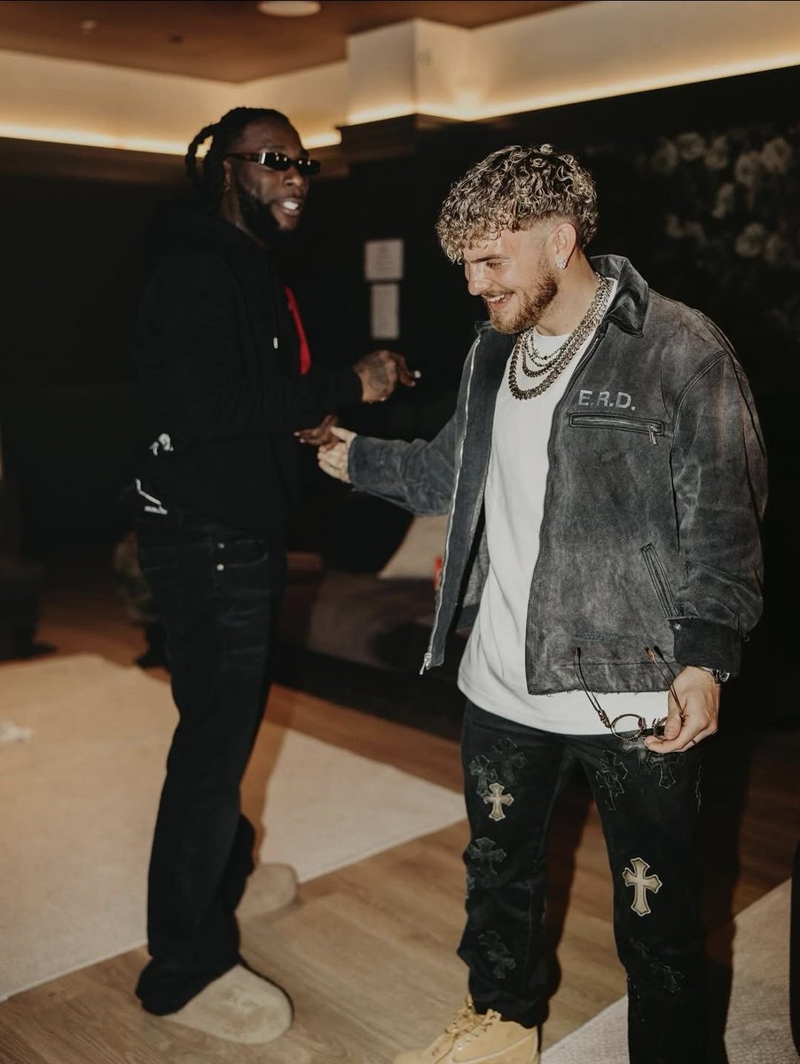 Liverpool legend, Elliott meets Burna Boy 🔥🇳🇬