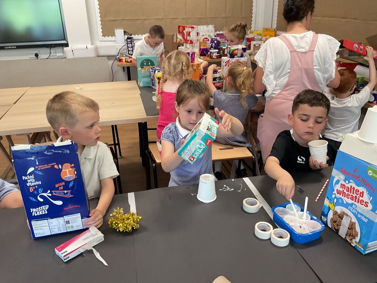 Look at our amazing robots made from recycled materials! Team Earth made robots as part of our topic on toys. We enjoyed using the art studio to build shared robots thinking about the size and shape of the boxes and how to join them together. They look like very friendly robots!