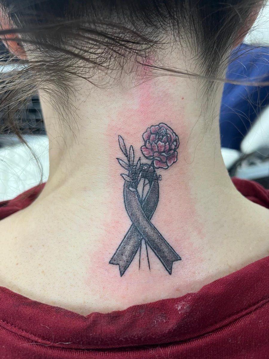 cj_pompey's tweet photo. Remember to always be checking your moles and have some one take a look at them if you see any changes or concerns! Always wearing my black ribbon 🙏🏽👍🏼 #melanomaawarenessmonth #bettertocheck #catchitearly https://t.co/qSl3hGqrJB
