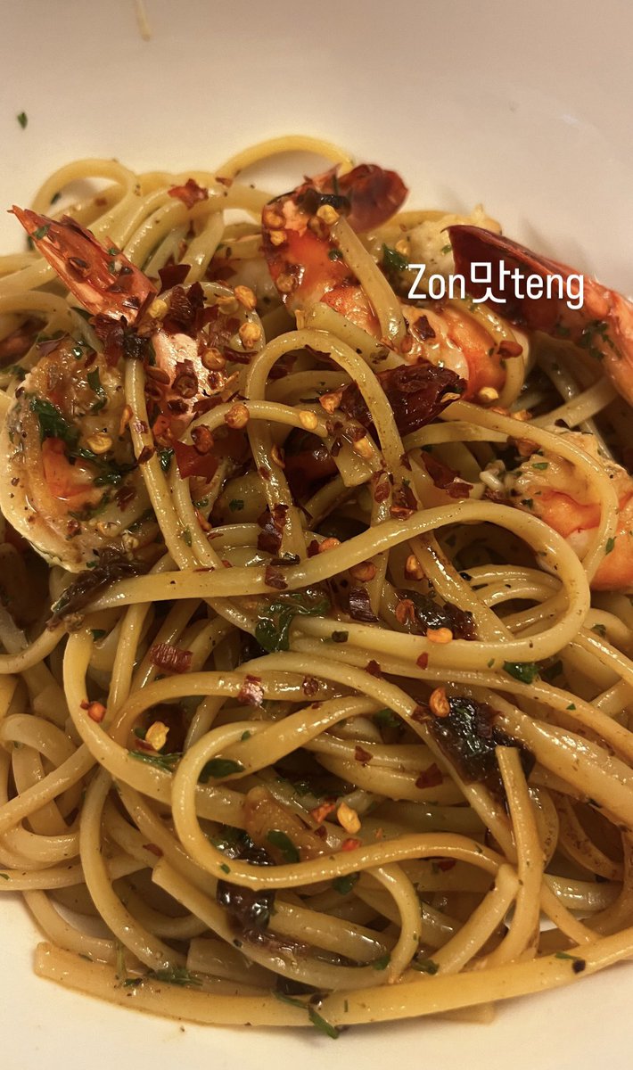 follow_khun's tweet photo. ⸝⸝ ⟡ @khunnie0624 - ig stories ♡𓂂 𓏸 יִ ◞ ˖
2500502
Looking yummy in #Hottests POV!🤤
#NICHKHUN #นิชคุณ #닉쿤 #尼坤
#ニックン #2PM
#khunsta0624stories https://t.co/3IS8jz8QgH
