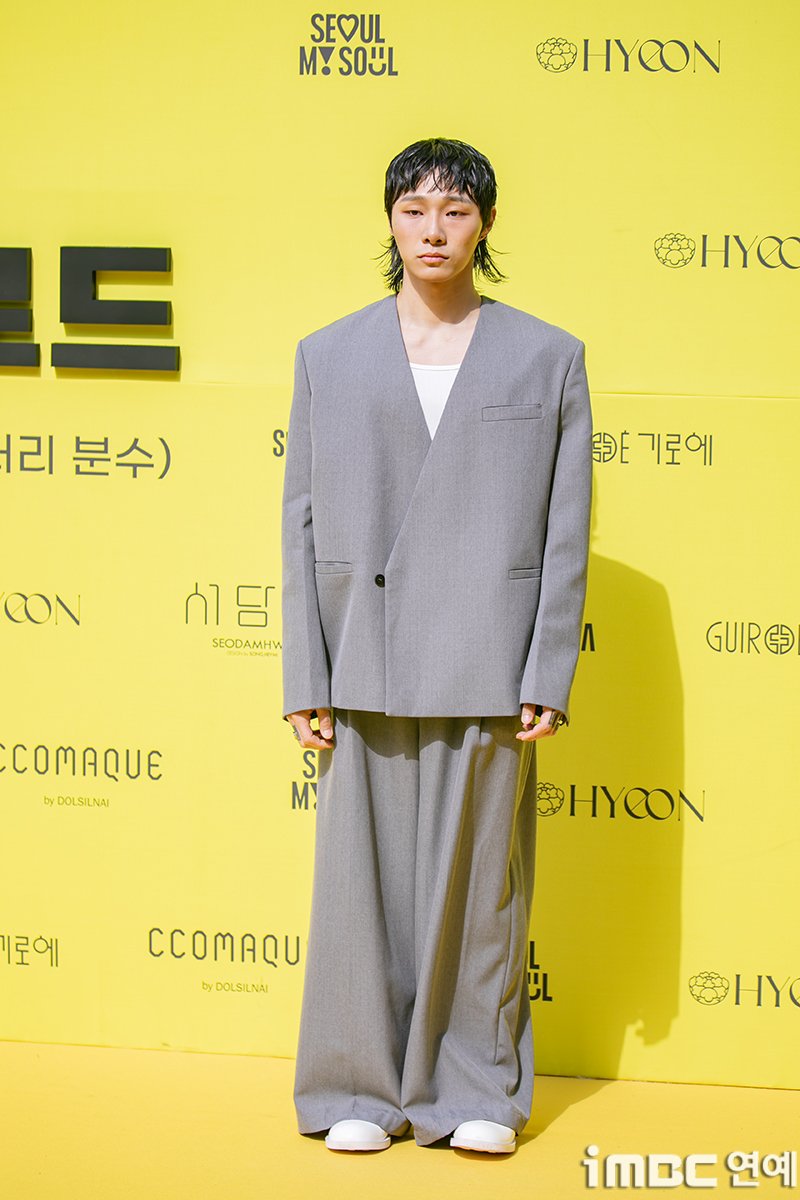 imbcenews's tweet photo. [포토] 기무간, 봄 나비처럼 #기무간 #KIMOOGAN [iMBC연예 직찍]

https://t.co/fF16fcRvJK https://t.co/BxAthe77g0