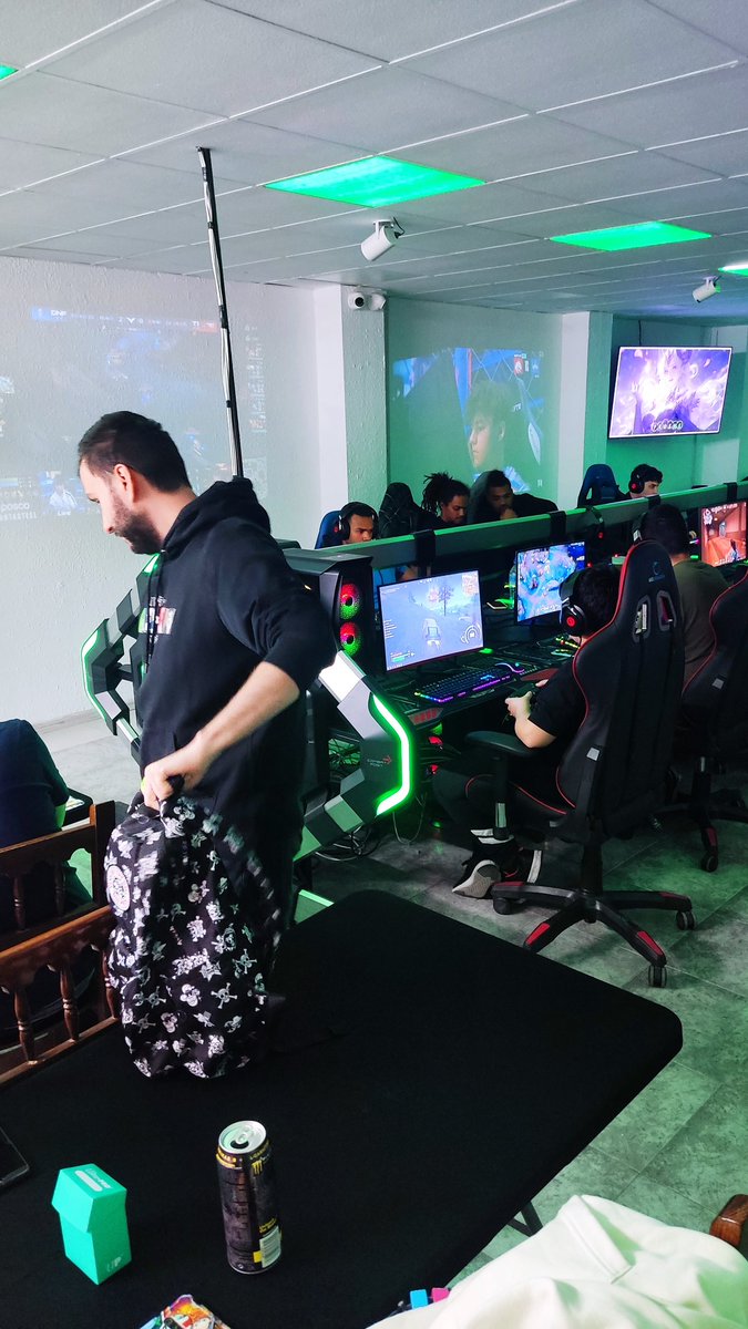 Quería compartir por aquí el proyecto en el que me he embarcado estos últimos meses!💪😈

Un local gamer en el centro de Lleida 💙

🕹️La Cova del Gaming!!🎮

C/Canonge Brugulat Nº11 🫂