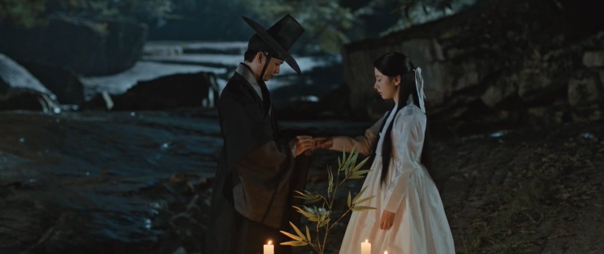 brively_'s tweet photo. this better not be the director’s way of telling us “im giving you guys a scene that is similar to a proposal scene because you will not be getting it later” BECAUSE I SWEAR IM GONNA CRASH TF OUT 😭😭

#TheHauntedPalaceEp5 #TheHauntedPalace https://t.co/gYociMer1I