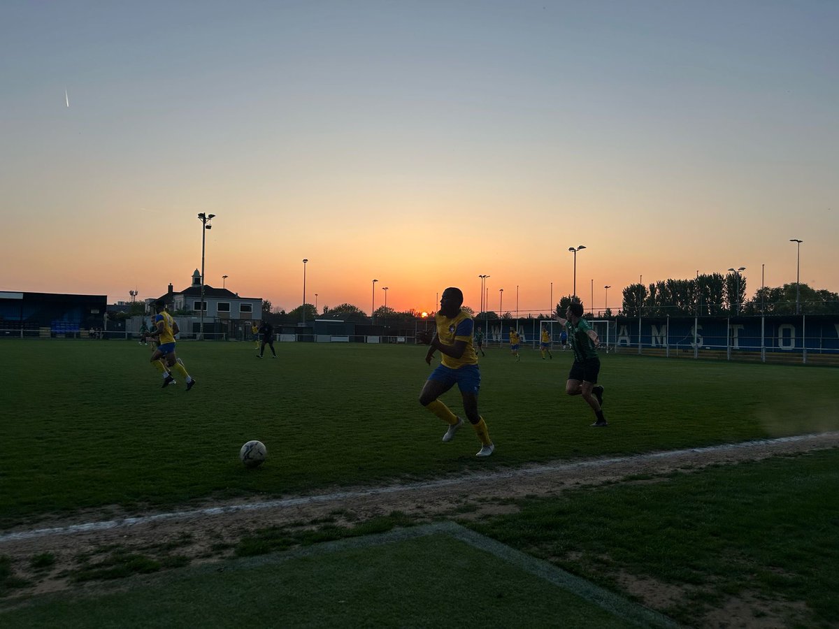 After a disappointing last minute defeat on Wednesday, there is no rest for the parrots! 

Last game of the season tonight at Parsloes Park in Dagenham.

Let’s grab a win to end the season ⚽️
