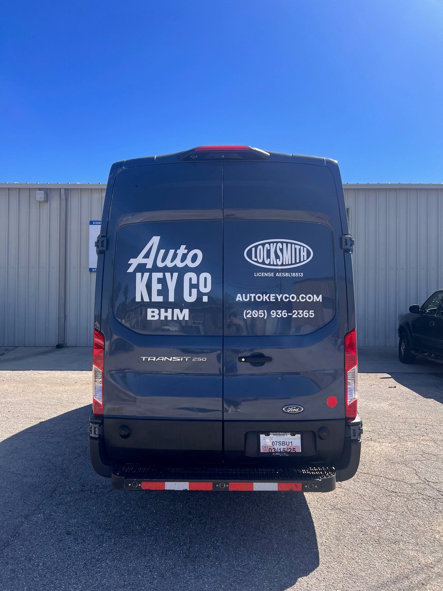 nextlevelgraph's tweet image. Auto Key Co. came and got white decals on their Ford transit to really make it stand out.

#nlg #3M #Autokey #white #decals #transit #Ford