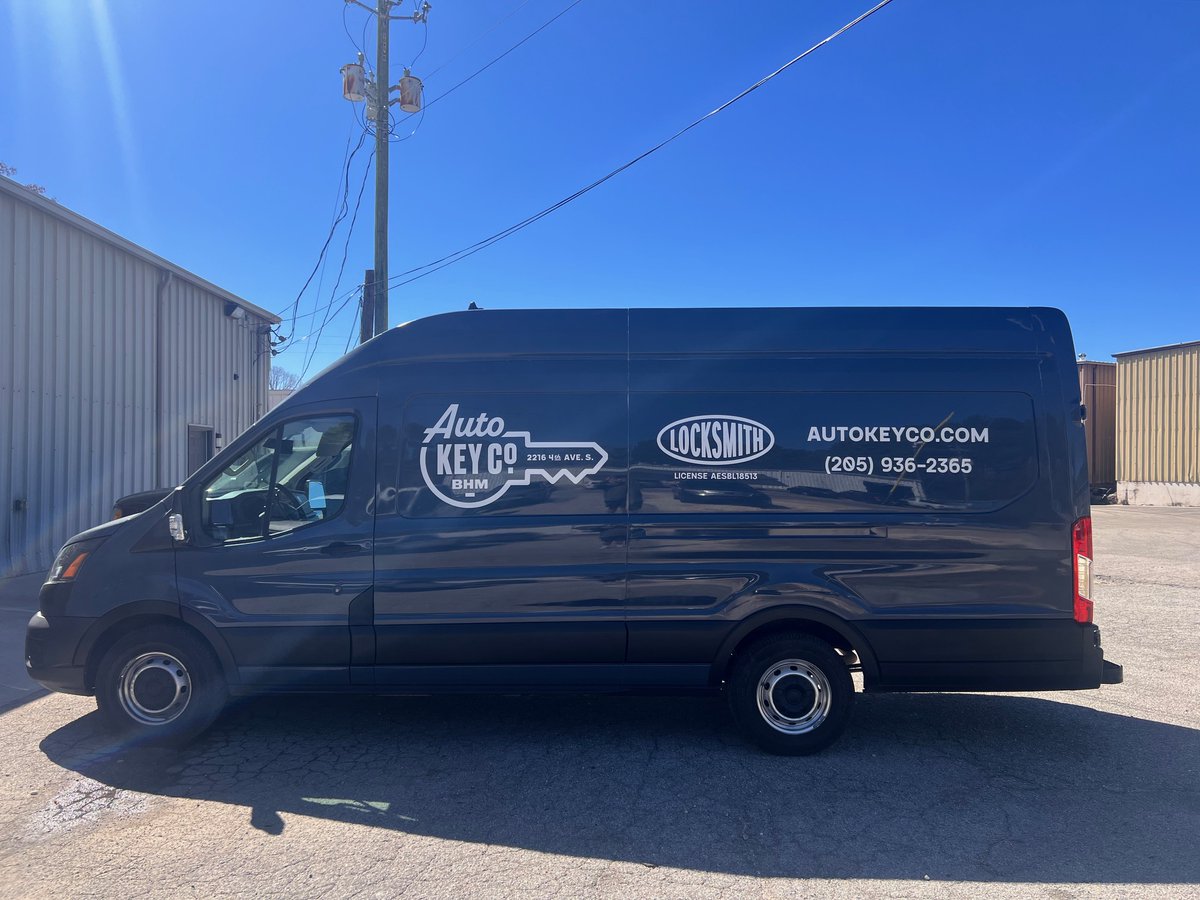 nextlevelgraph's tweet image. Auto Key Co. came and got white decals on their Ford transit to really make it stand out.

#nlg #3M #Autokey #white #decals #transit #Ford