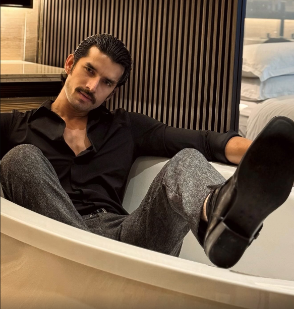 Why is he soo sexxyyyy 💋💋🥵💦