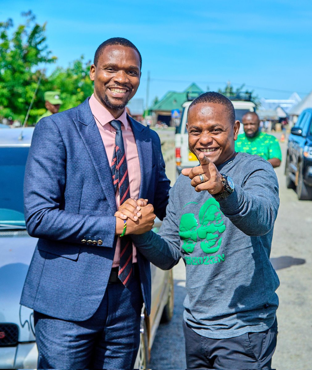 ComradeKawaida's tweet image. Hapa Sauti ya Vijana, hapa Mtumishi wa Wote @KenaniKihongos1
..
#SautiYaVijana 
#MtotoWaMkweziNaMkulima 
#KaziNaUtuTunasongaMbele 
#TunazimaZoteTunawashaKijani