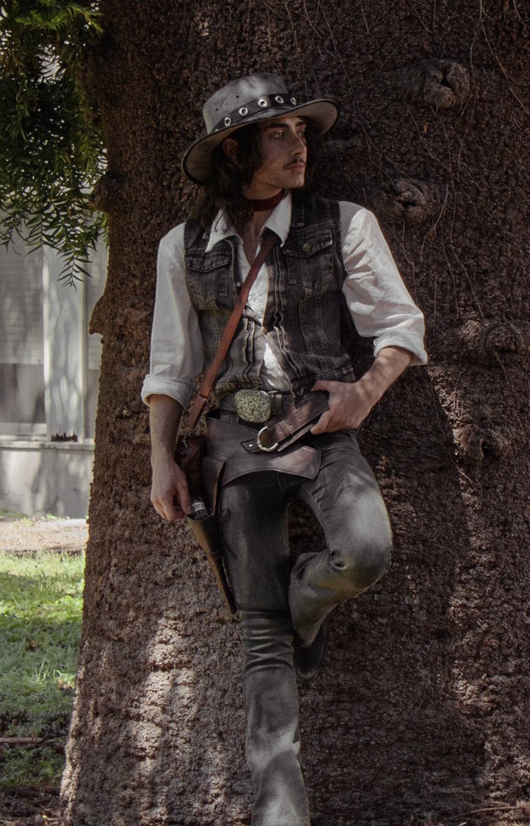 storytellering's tweet photo. Starting out my yearly cosplayposting with some John, expect more in the coming days (but not too much this is still just an art account lol)✌️ #rdr #rdr2 https://t.co/0JZbyDRMAf