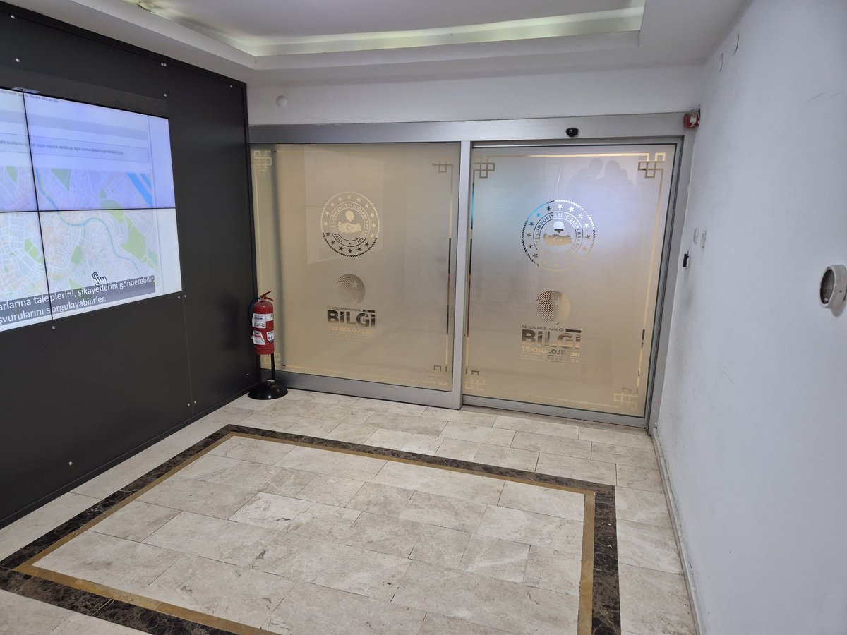 Değerli <a href="/TC_icisleri/">T.C. İçişleri Bakanlığı</a> Bilgi Teknolojileri Genel Müdürlü ile deprem arama kurtarma dronumuzu (DEPRON) anlatmak için bir araya geldik. İçişleri Bakanlığı'nın yaptığı AFAD Acil çağrı uygulaması  hakkında görüştü. Kendilerine güzel ağırlamaları ve sohbetleri için teşekkür ederiz