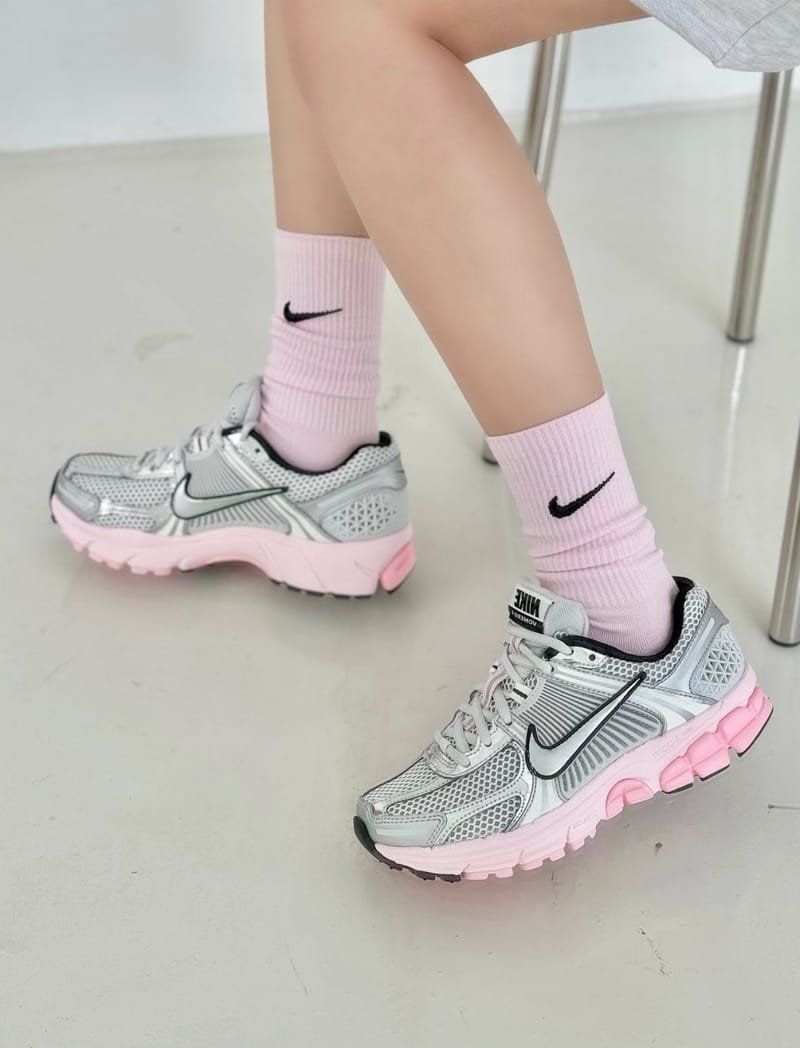 SneakerAlertHD's tweet photo. Women's Nike Zoom Vomero 5 "Pink Foam"

https://t.co/t37EXhh6GO https://t.co/qajUwakE5h