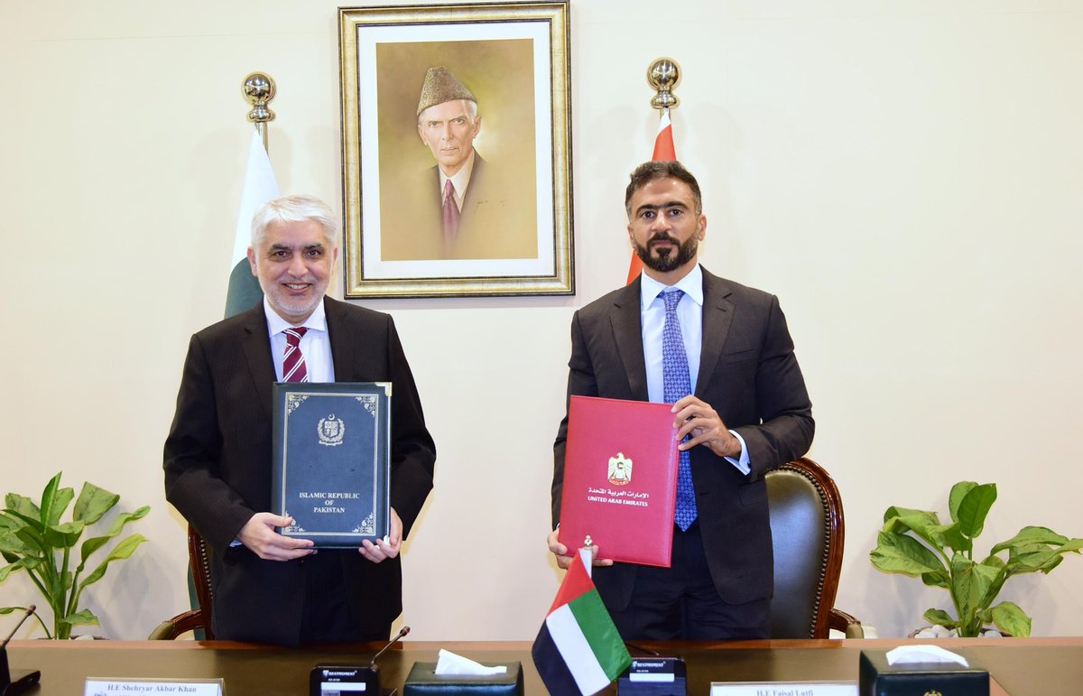 انعقاد الدورة الثانية للجنة القنصلية المشتركة بين الإمارات وباكستان، في العاصمة الباكستانية إسلام أباد، حيث شهدت بحث عددٍ من القضايا القنصلية بين البلدين وخطط متابعتها وتطويرها، بالإضافة إلى مناقشة التعاون القنصلي المشترك، وآليات تعزيز الجهود المبذولة لخدمة مواطني البلدين، من