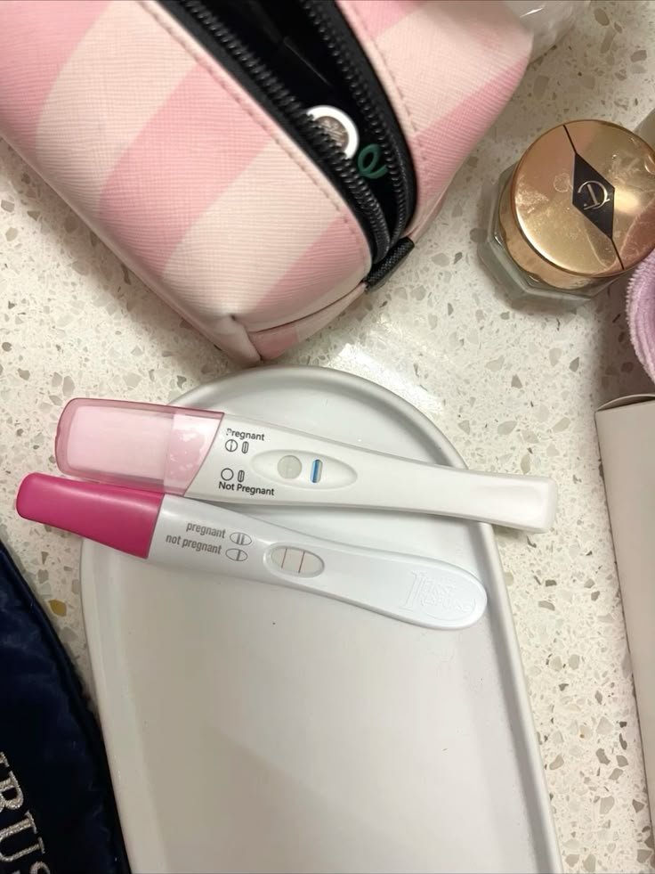 reckIewss's tweet image. Mei nih baru aja mulai udah bikin kaget. Pantesan akhir-akhir ini sering banget tiba-tiba ngerasa mual.