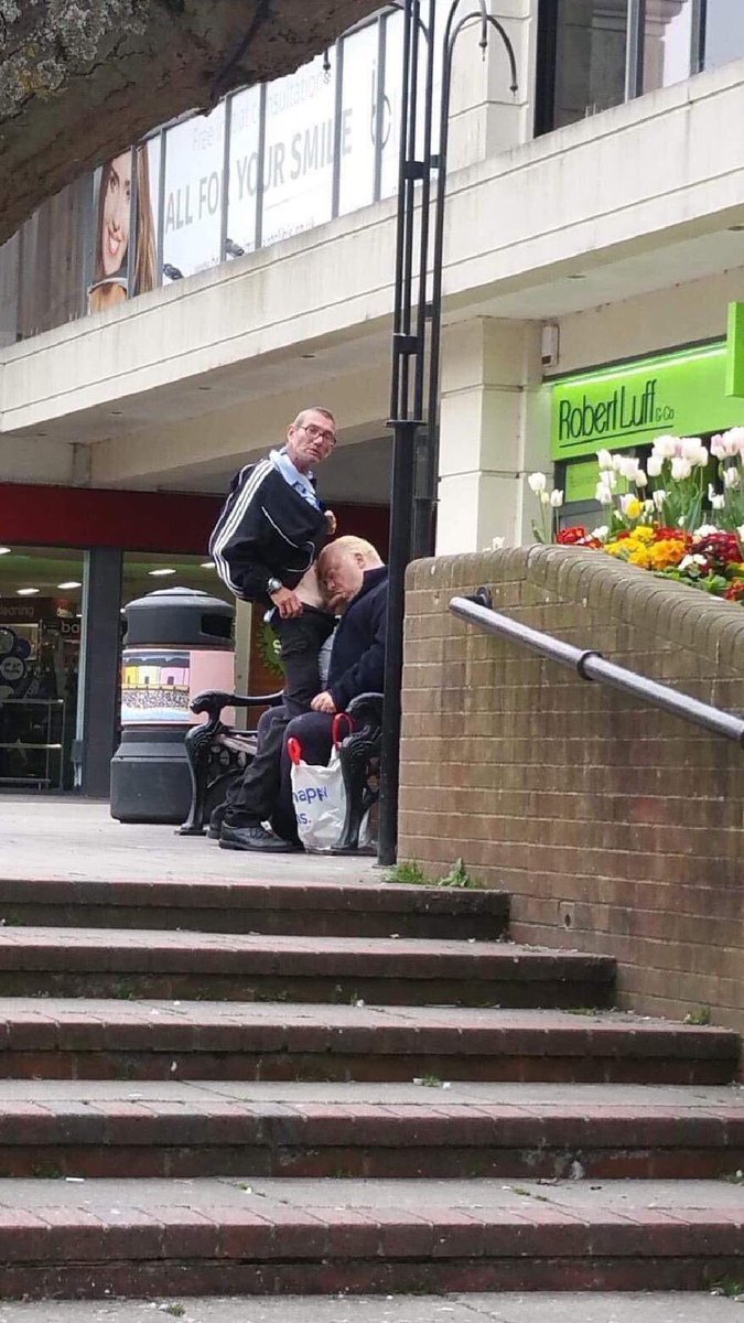 Awkward Egg 😬🥚 (@sleepwalkingdog) on Twitter photo 