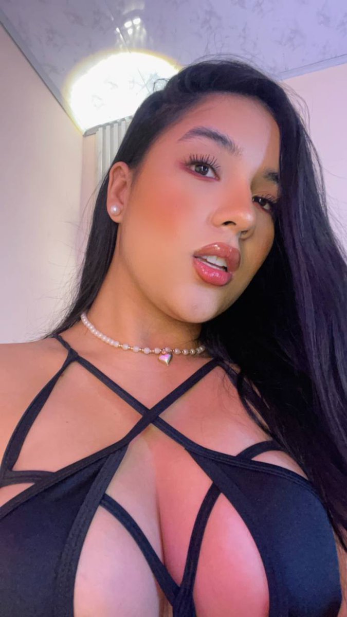 Tear my panties with your teeth and fuck me 😉
#bigass #sexy #model #lingerie #bigtits #cute #teen #webcam 

redgifs.com/users/halma_ro…