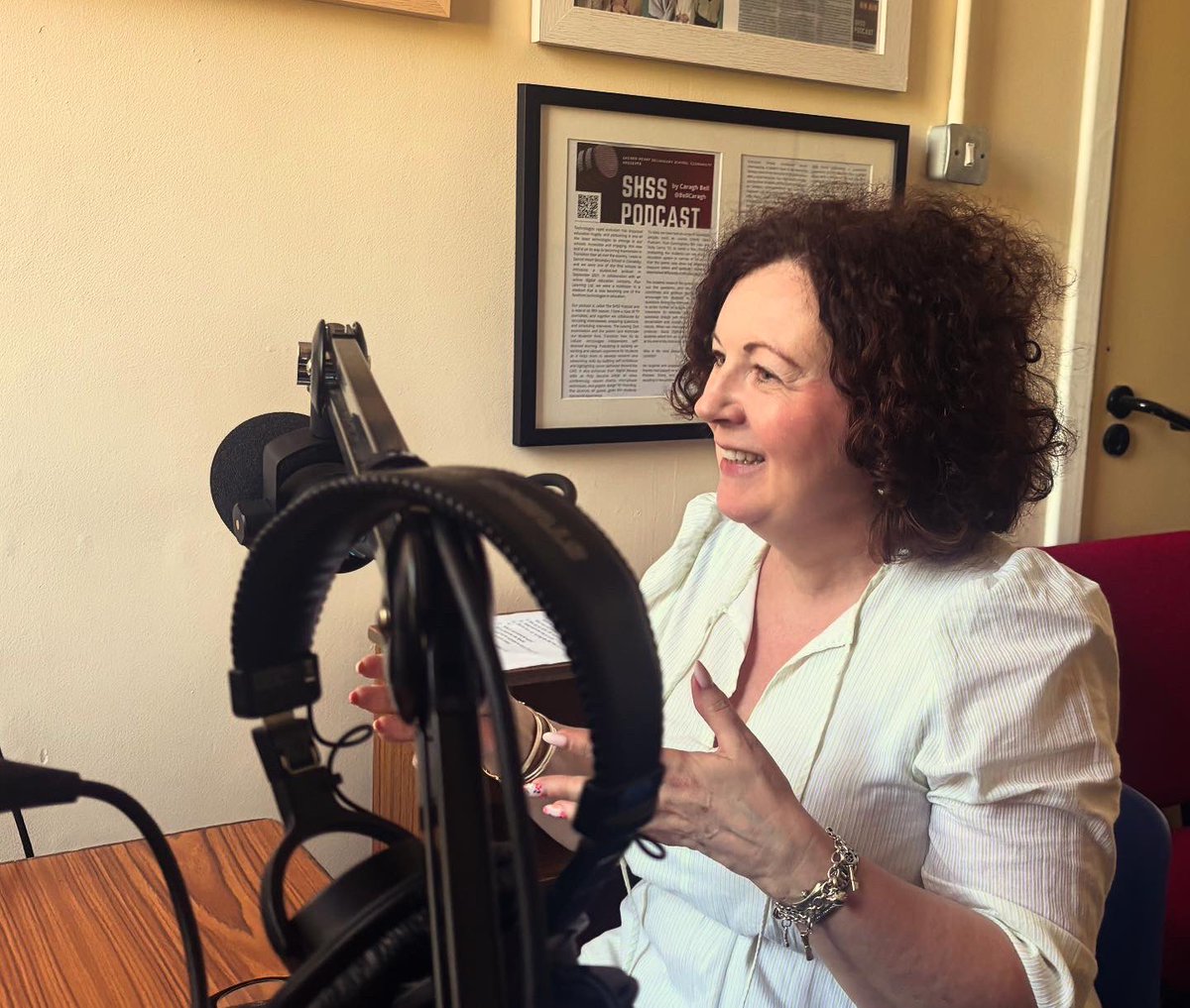 Caragh Bell (@bellcaragh) on Twitter photo Loved recording a special #shsspodcast today with Marie about <a href="/JCTeachers/">juniorcycle.ie</a> #MFL Lots of tips and tricks. Available soon to download 🤗
#juniorcycle2025 <a href="/AIPLF_Ireland/">AIPLF French Teachers 🇮🇪 🇫🇷</a> Loved recording a special #shsspodcast today with Marie about <a href="/JCTeachers/">juniorcycle.ie</a> #MFL Lots of tips and tricks. Available soon to download 🤗
#juniorcycle2025 <a href="/AIPLF_Ireland/">AIPLF French Teachers 🇮🇪 🇫🇷</a>