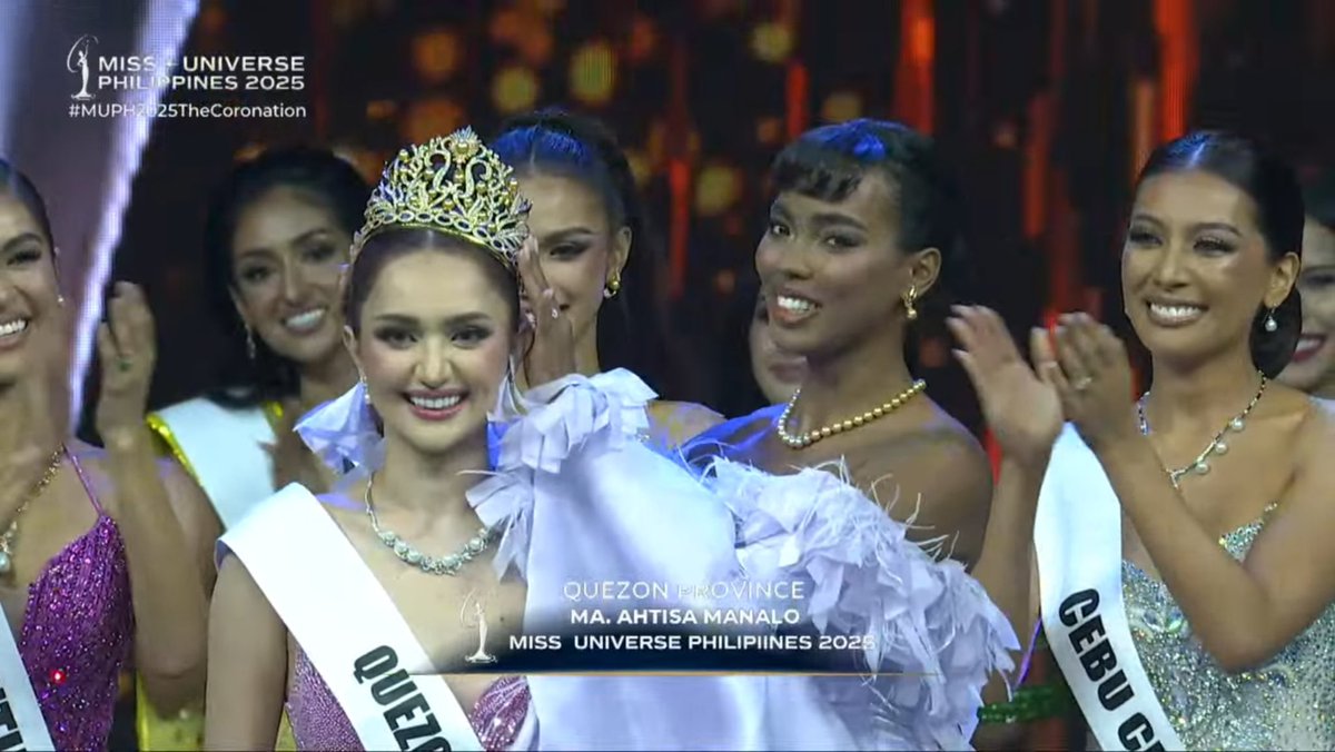 cher13stacio's tweet photo. So it’s back-to-back Manalo sa #MUPH2025TheCoronation 👸🏻 wagi na rin sa wakas si mareng Ahtisa 💗 as the new queen! 💅🏼

#MissUniversePhilippines2025 https://t.co/Ai47xrDZyw