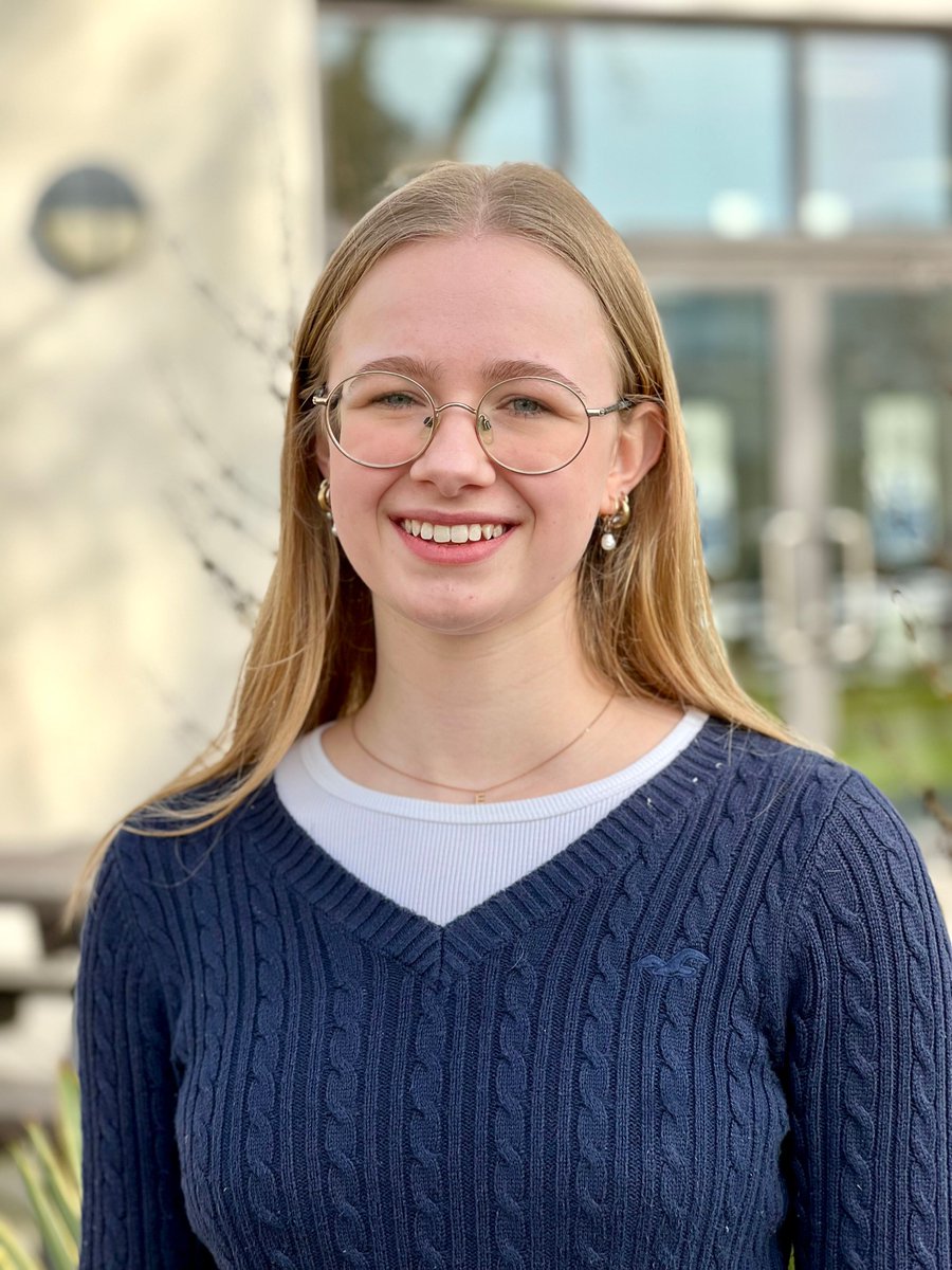 We're incredibly proud to announce that three of our Sixth Form students received offers from Oxford and Cambridge! 
Abigail P: Oxford (Exeter) for History
Emma H: Oxford (Balliol) for Law
Molly R: Cambridge (Corpus Christi) for Medicine
Congrats to Abigail, Emma, and Molly! 👏