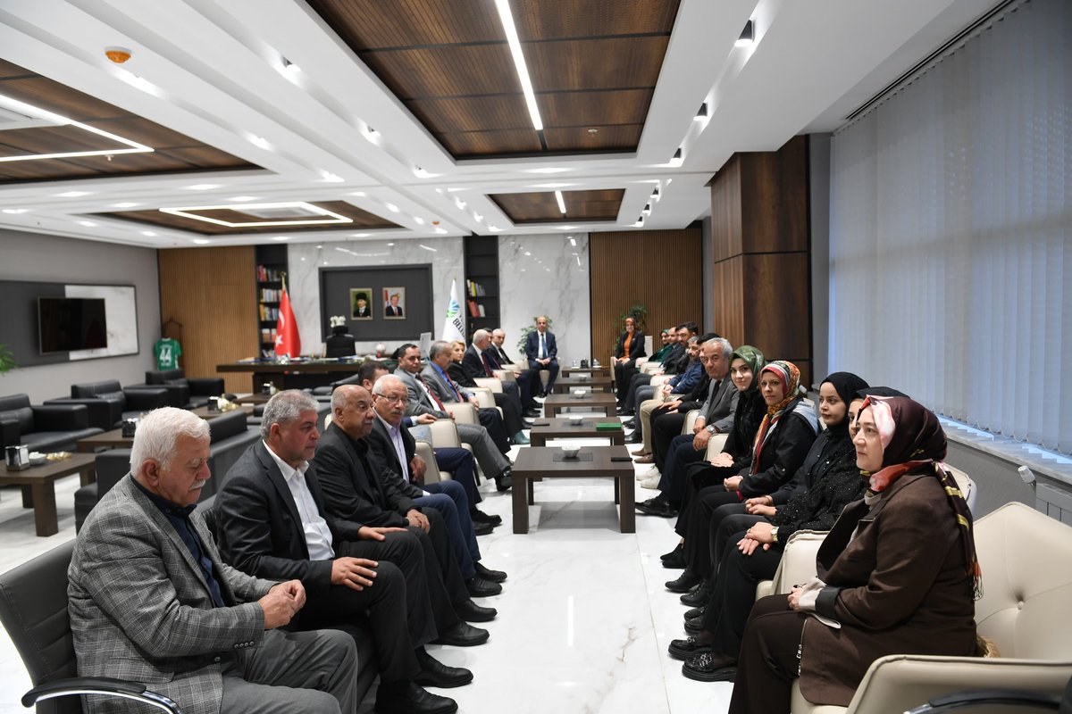 ramazanyaylaci's tweet photo. 📍Yeşilyurt Belediyesi

AK Parti Genel Merkez Yerel Yönetimler Başkan Yardımcımız Sayın @aysesula ’nun katılımlarıyla #Yeşilyurt Belediye başkanımız Sayın @ilhangecit44 ve Meclis Üyelerimizle birlikte istişare toplantımızı gerçekleştirdik. 

Toplantımızın hayırlara vesile olmasını diler, ilçemize teşrifleri için Yerel Yönetimler Başkan Yardımcımız Ayşe Sula Köseoğlu’na teşekkür ediyorum.