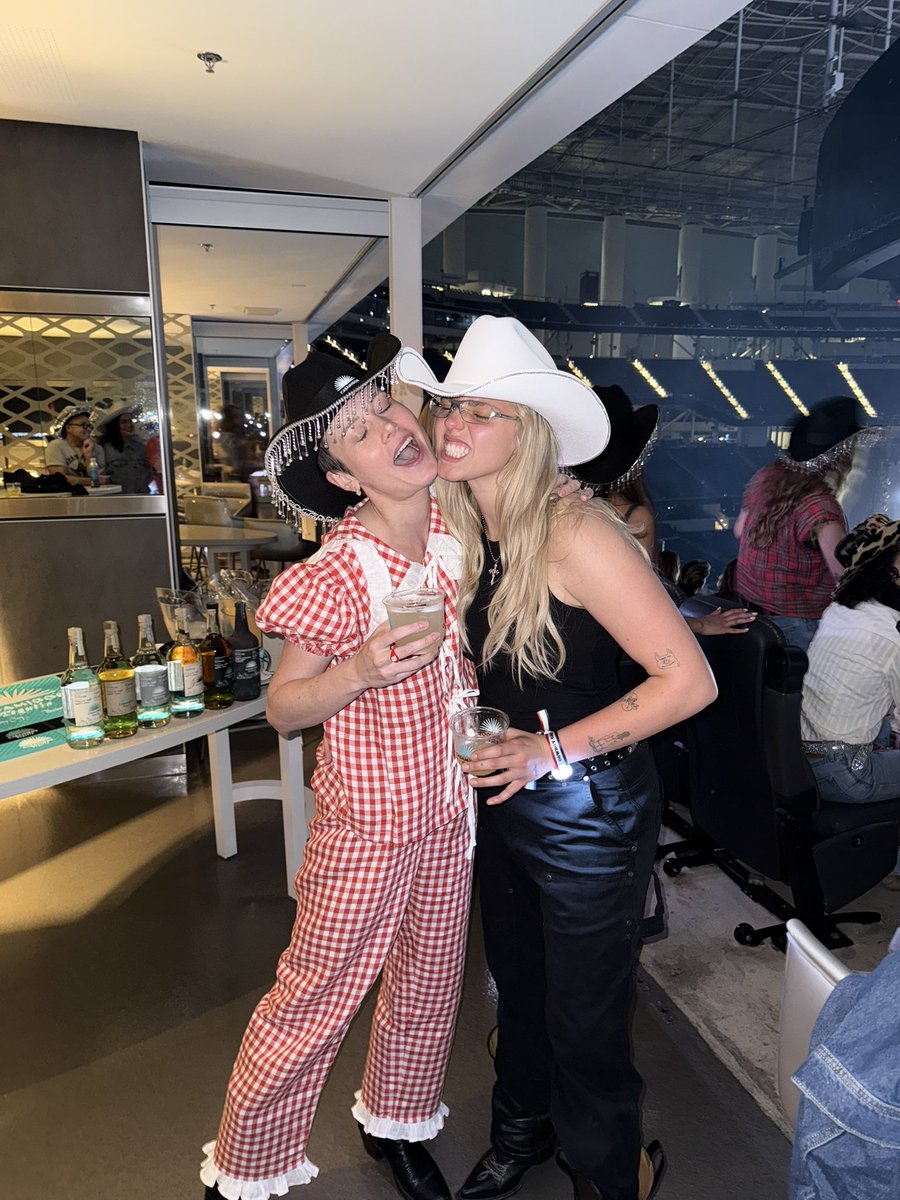 brielarson's tweet image. IT’S A REAL LIFE BOOGIE AND A REAL LIFE HOEDOWN @Beyonce