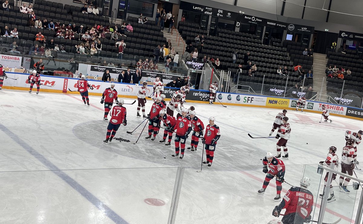 🇳🇴 Tobias Normann kommer inn og står i mål mens backen Stian Solberg står over kveldens kamp mot Latvia🇱🇻
