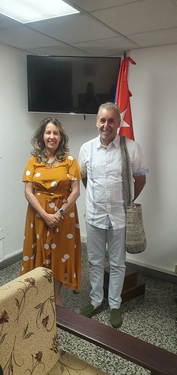 Preside la Ministra de Educación intercambio con el Director General del "Servicio Nacional para el Aprendizaje" (SENA), vinculado a la formación profesional en Colombia. Se identifican posibles áreas de colaboración entre nuestras instituciones. <a href="/CubaMined/">MINED</a> <a href="/naimatrujillob/">Naima Ariatne Trujillo Barreto</a> #Cuba