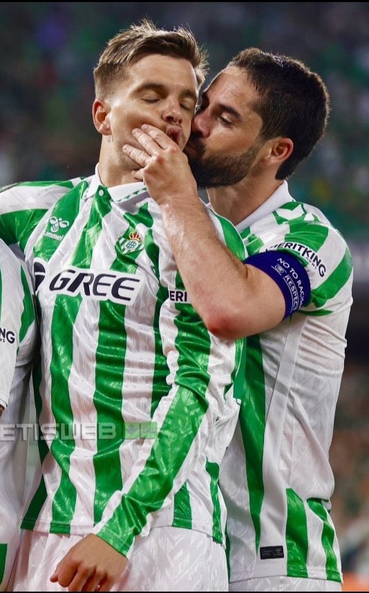 Quédate con quien te robe los besos como se lo robó Isco a Lo Celso.