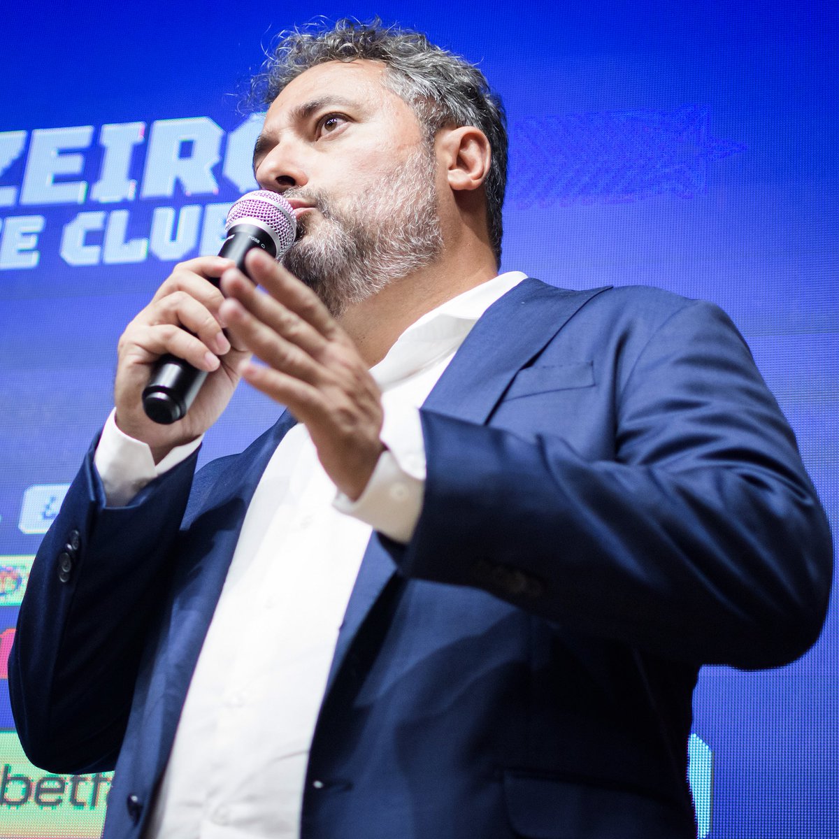 BlogRaposa's tweet image. • Iria contratar o Dudu por um salário multi-milionário no meio do ano
• Anunciou a contratação do jogador
• Dudu desistiu de vir e o Cruzeiro faz nota acabando com o jogador 
• Dudu depois muda de ideia e pede para voltar
• Mattos e Pedrinho aceitam e contratam o jogador
•…