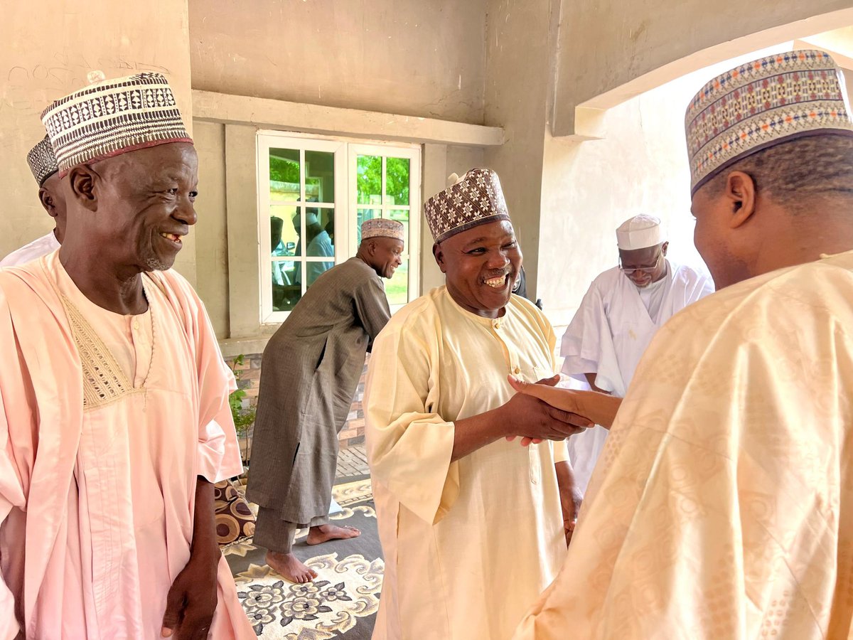 CAS_AMSadique's tweet image. ~GAISUWAR TA’AZIYYA…….📸
Na kai ziyara ta gaisuwar ta’aziyya ga ‘yan uwa da iyalan marigayi Alhaji Sa’idu Kiro Ningi a gidansa da ke unguwar GRA, cikin garin Bauchi.
ALLAH Ubangiji Ya jikan sa, Ya gafarta masa, Ya sanya Aljannah Firdausi ce makomarsa. Ameen….🙏🏾