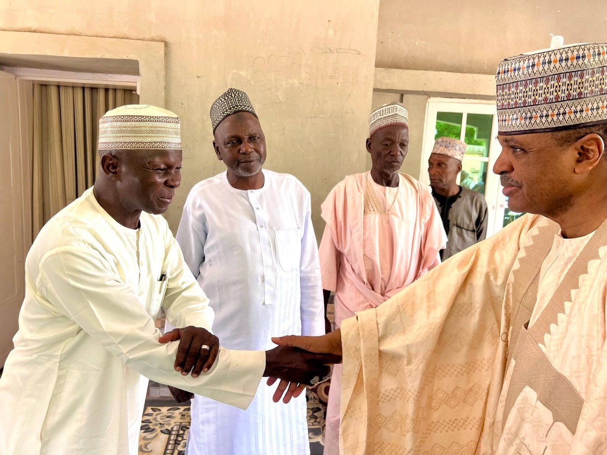 CAS_AMSadique's tweet image. ~GAISUWAR TA’AZIYYA…….📸
Na kai ziyara ta gaisuwar ta’aziyya ga ‘yan uwa da iyalan marigayi Alhaji Sa’idu Kiro Ningi a gidansa da ke unguwar GRA, cikin garin Bauchi.
ALLAH Ubangiji Ya jikan sa, Ya gafarta masa, Ya sanya Aljannah Firdausi ce makomarsa. Ameen….🙏🏾