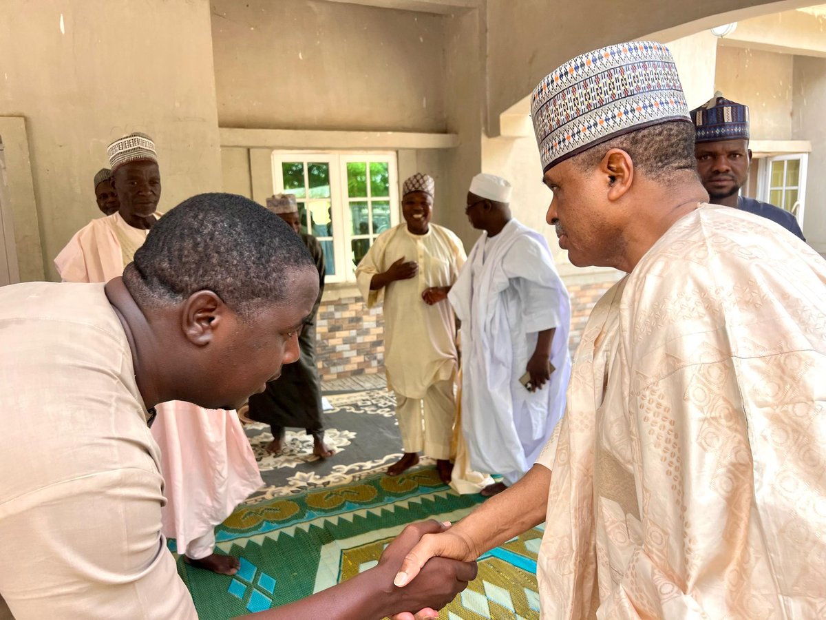 CAS_AMSadique's tweet image. ~GAISUWAR TA’AZIYYA…….📸
Na kai ziyara ta gaisuwar ta’aziyya ga ‘yan uwa da iyalan marigayi Alhaji Sa’idu Kiro Ningi a gidansa da ke unguwar GRA, cikin garin Bauchi.
ALLAH Ubangiji Ya jikan sa, Ya gafarta masa, Ya sanya Aljannah Firdausi ce makomarsa. Ameen….🙏🏾