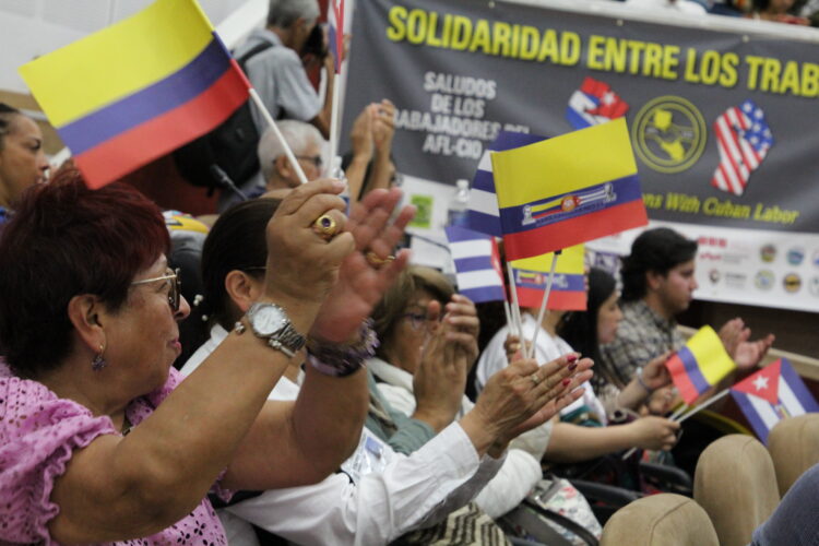 El Encuentro Internacional de Solidaridad con #Cuba 🇨🇺 devino espacio para luchar contra el odio, la discriminación y la oleada fascista; así como respaldar la causa palestina 🇵🇸, la paz mundial y luchar contra el bloqueo de EEUU a nuestro país.

🔗cubaminrex.cu/es/solidaridad…