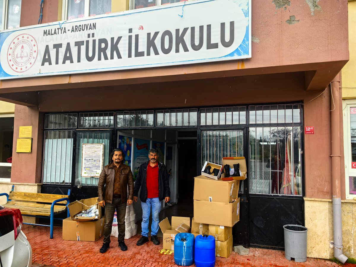 makon44's tweet photo. Anadolu Yakası Federasyon Yönetimimiz ile birlikte koordineli bir şekilde temin edip,gönderdiğimiz malzemelerimiz de yerine ulaşmıştır.
Daha ne isteriz 🥰
Örnek STK'cılık olmak dileğiyle emeği geçen başta Adem Kurnaz beye ve  herkeslere sonsuz şükranlarımızı sunarız.. https://t.co/XTQ3qjDFrP