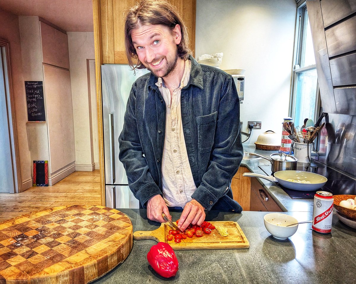 FTP_shortdoco's tweet image. It's been a while since we've tweeted.
We're on the post production tip, never fear. Stops, stalls, and re-starts, & even a break for producer Sini.
Everything takes longer than you expect. Welcome to #indie #film, folks.
Ben's cooking us up a #Beltane fritata this Friday eve!