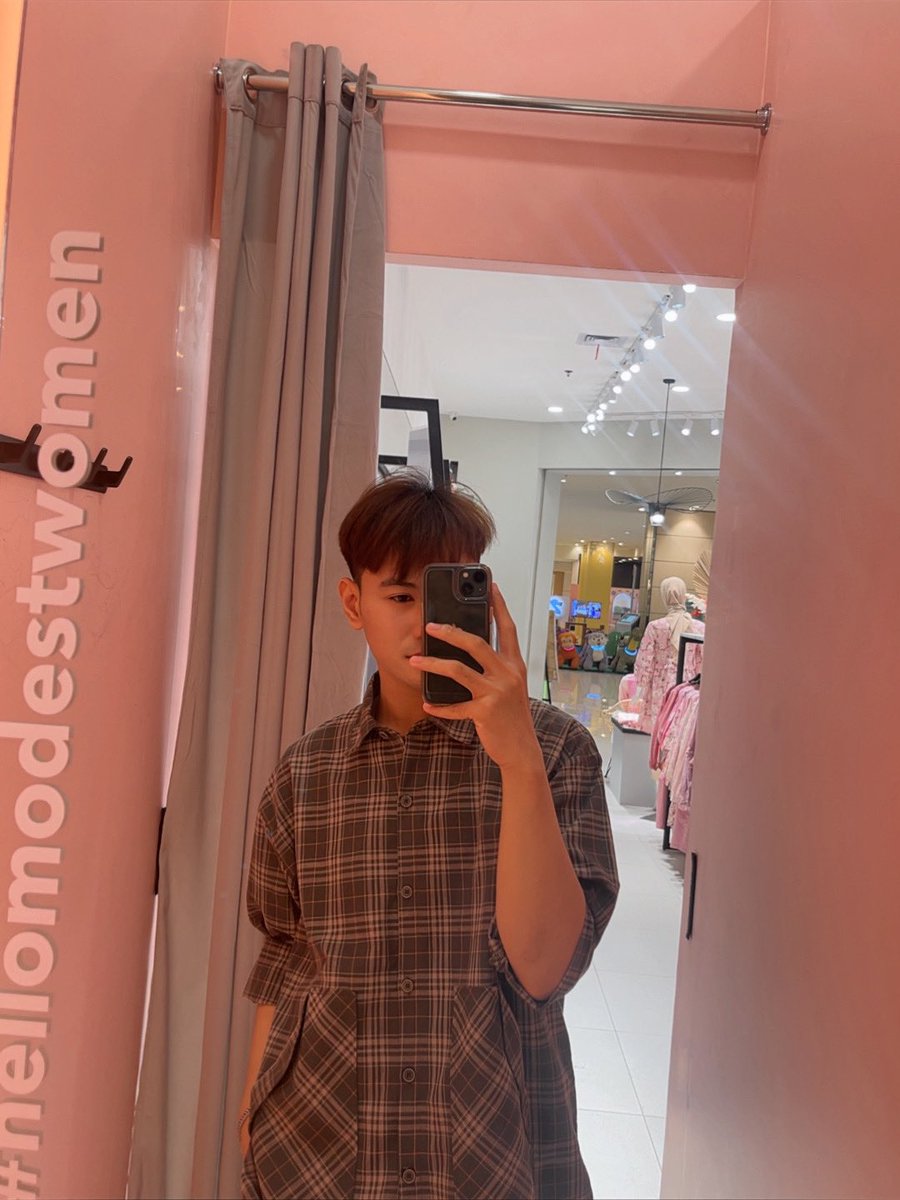 Dimasaaa_'s tweet image. Kenapa aku lebih cocok pake brand cewe ya