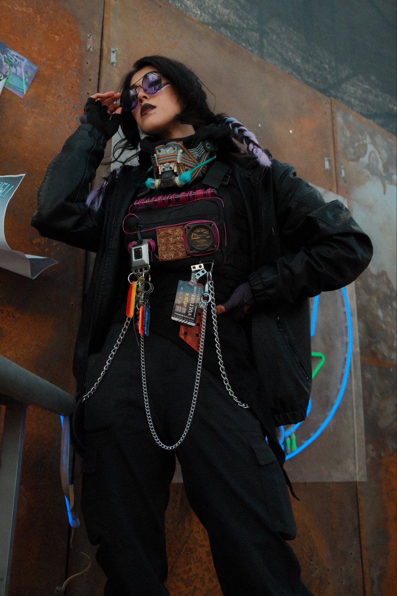 nicolerieko's tweet image. The urge to dye at least part of my hair purple grows stronger every day 💜
#neotropolis