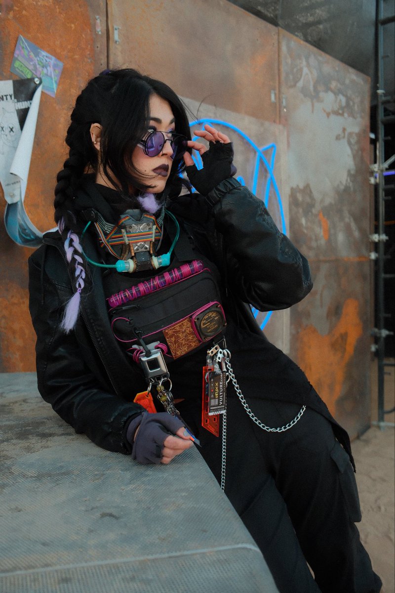 nicolerieko's tweet image. The urge to dye at least part of my hair purple grows stronger every day 💜
#neotropolis