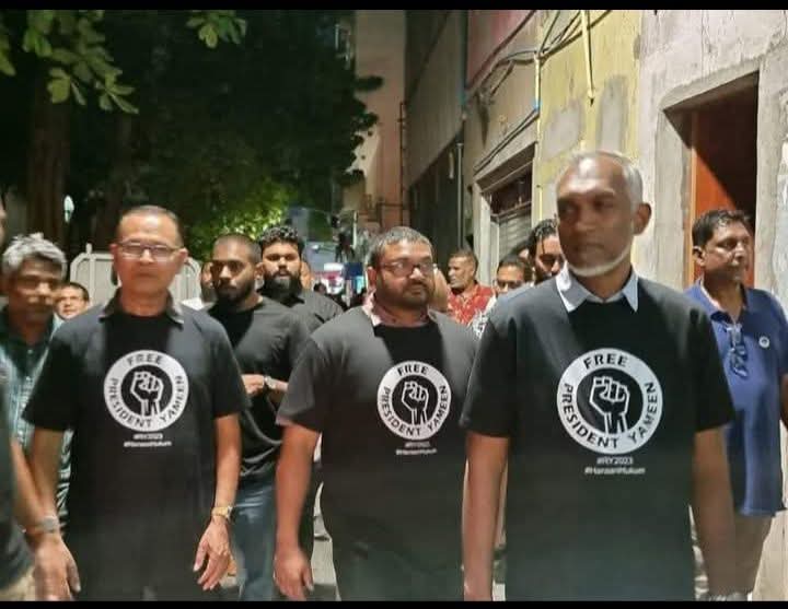 މިތިބީ ރަސްފަންނުގަ ތޯ. ނުވަތަ ކާނިވާ ސަރަހައްދުގަތޯ 😂😂
<a href="/MMuizzu/">Dr Mohamed Muizzu</a> 
<a href="/PNFront/">People's National Front</a> 
<a href="/MDPSecretariat/">MDP Secretariat</a>