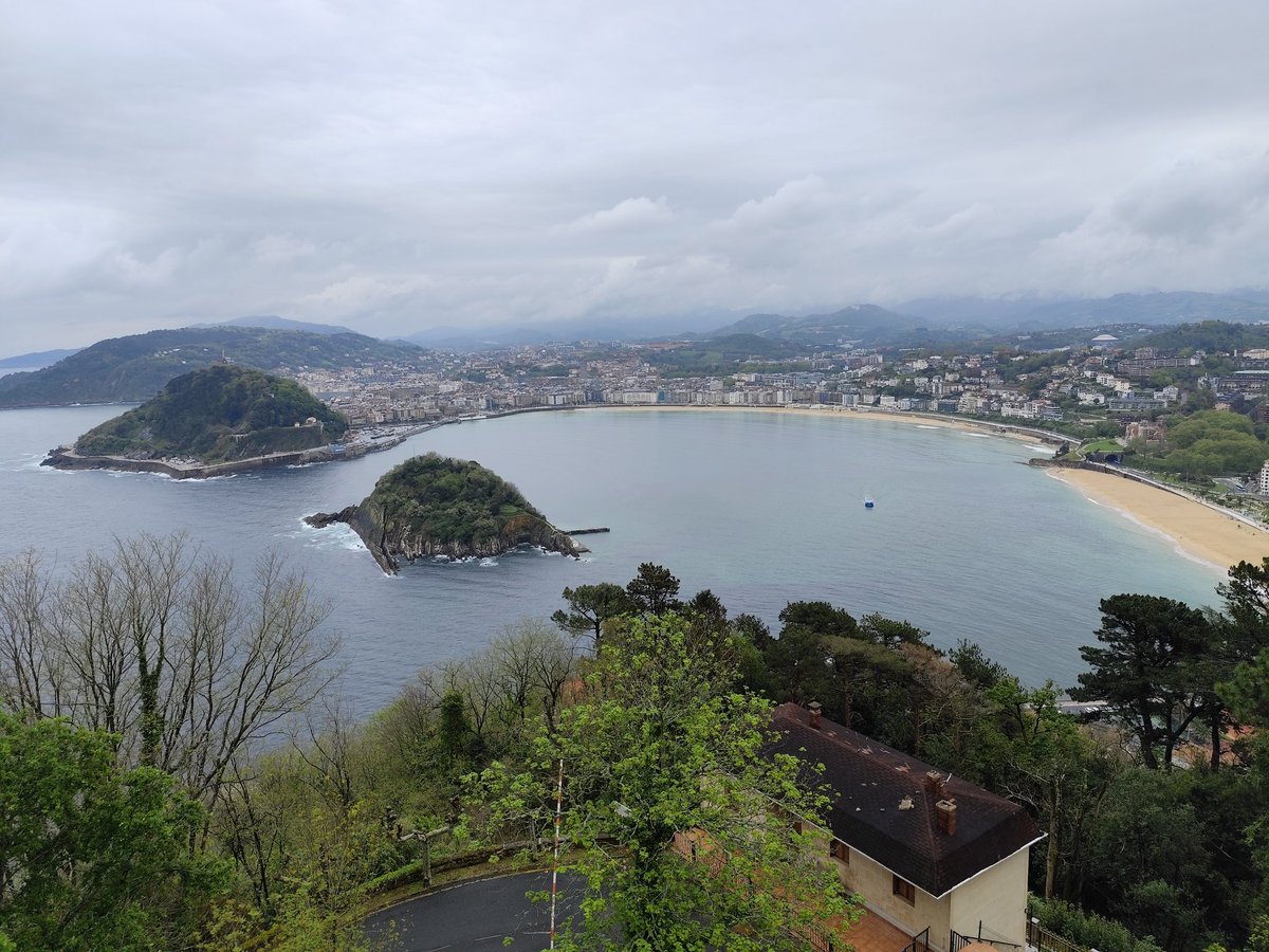 VisionaryBird's tweet photo. Mi pareja y yo visitamos San Sebastián y Bilbao en un viaje de cuatro días. Nos encantó y comimos mucho, como bien toca. Muy recomendable. https://t.co/ERjAKKp1cR