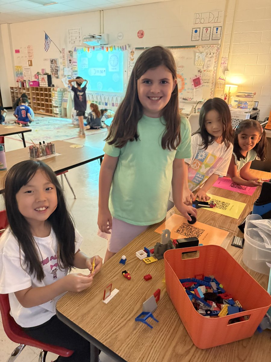 L is for Lego day!!!! <a href="/DolvinES/">Dolvin ES</a>