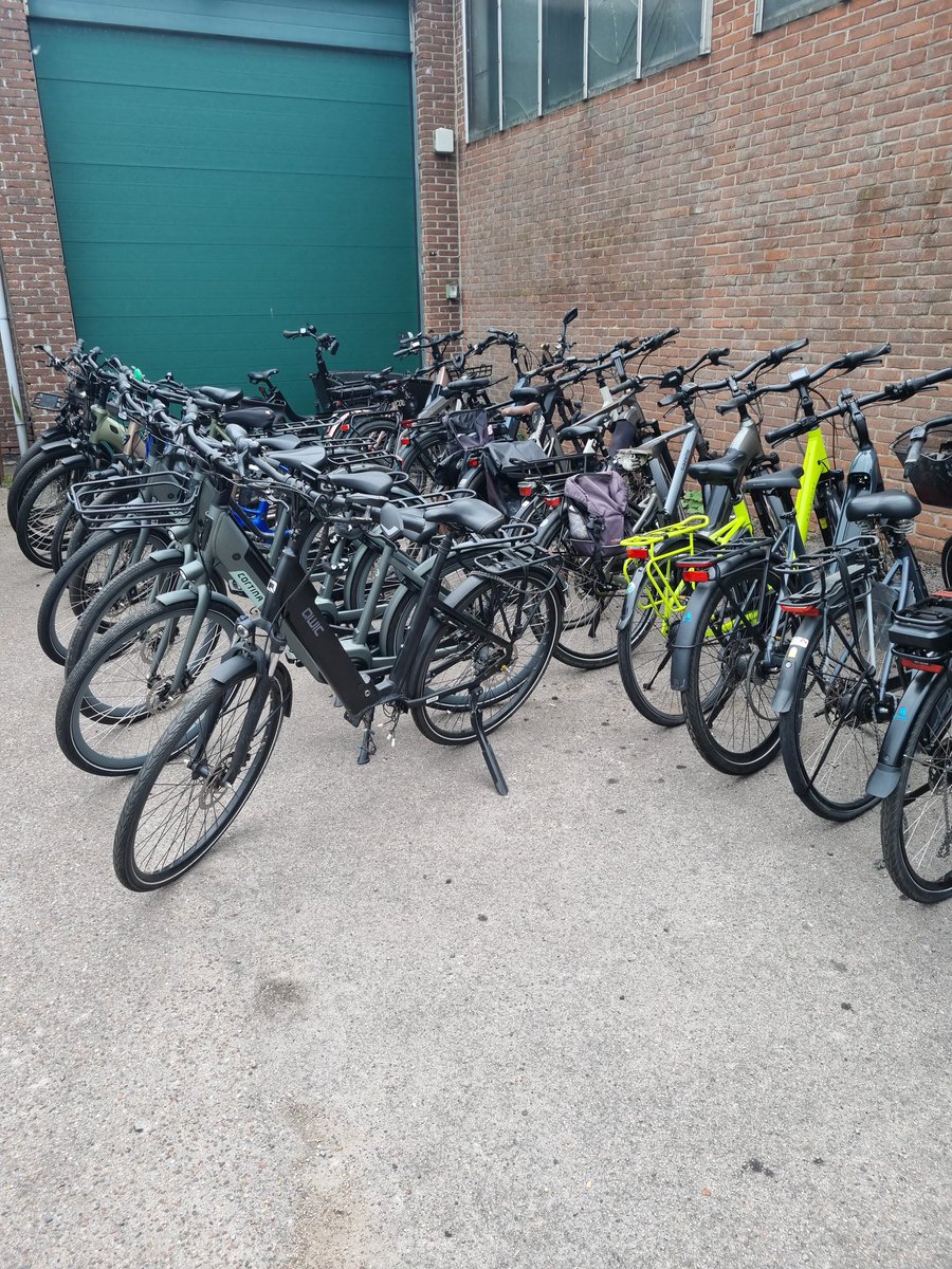 Wijkagent Arjen Schut tweet media