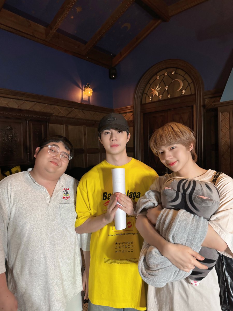 TheNextPrinceTH's tweet photo. ข้ามฟ้าเคียงเธอ The Next Prince Series 👑⚔️

Q56 เลิกกองแล้วค่ะ 🎬 วันนี้ถ่ายทำกันเกือบข้ามวันเลย ทั้งนักแสดงและทีมงานต่างเต็มที่กันมาก ๆ ขอขอบคุณทุกกำลังใจจากทุกท่านด้วยนะคะ ☺️✨️

พรุ่งนี้เจอกันที่วังหลวงนะคะชาวเอมมาลี จะได้พบกันแล้ว~ ราตรีสวัสดิ์ค่ะ 🥰 

The Next Prince Q56
#ข้ามฟ้าเคียงเธอQ56