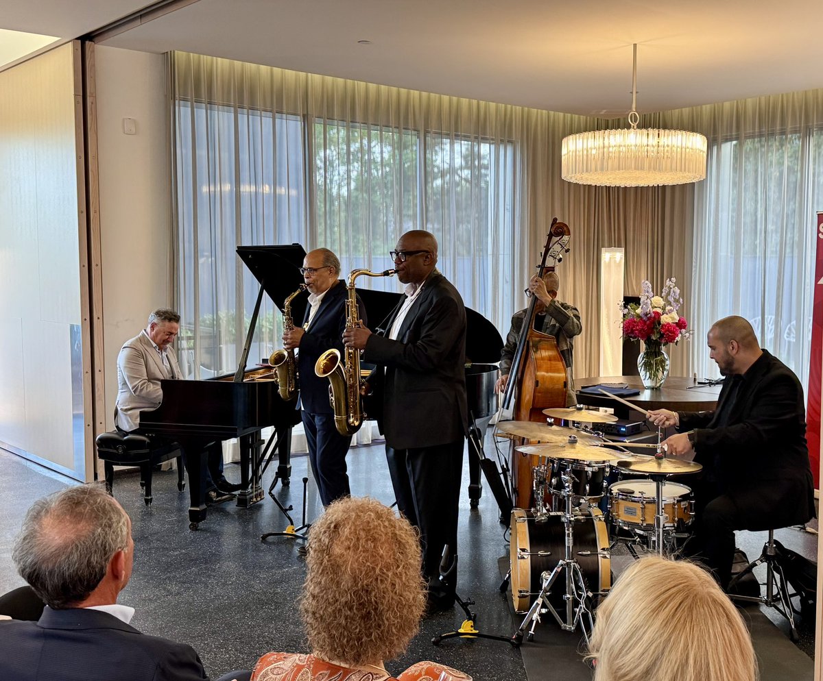SwissAmbUSA's tweet image. Celebrating #InternationalJazzDay at the residence this week was a joy. I am grateful to DC Jazz Fest for partnering with us to highlight jazz’s power to inspire peace, dialogue, and mutual understanding. 🕊️Special thanks to DC Jazz Fest’s CEO Sunny Sumter for joining us! 🇨🇭🎷🇺🇸